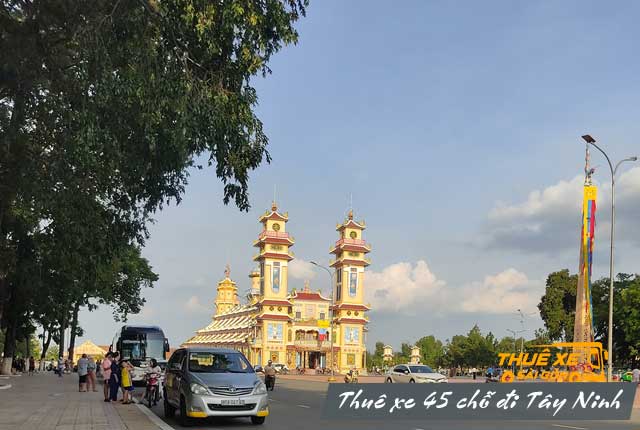 Giá thuê xe du lịch 45 chỗ đi Tây Ninh từ Sài Gòn